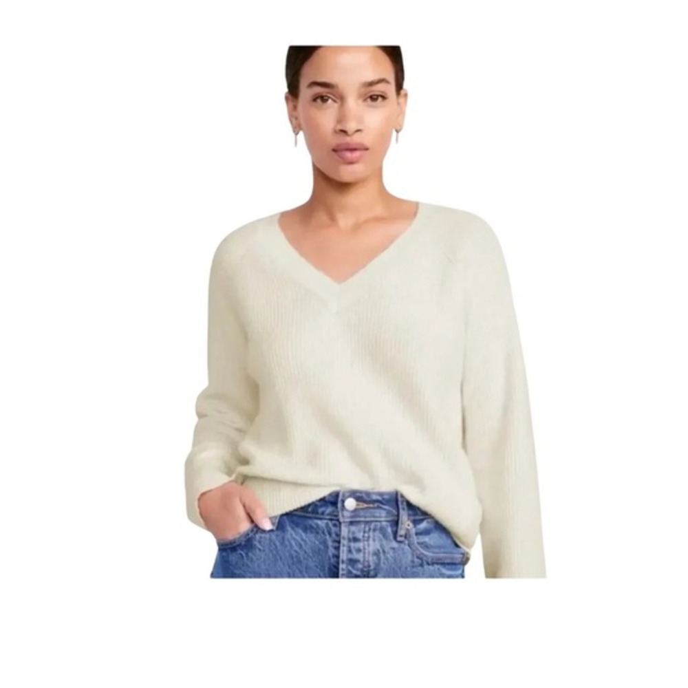 Old Navy Good V-Neck Pullover Sweater De La Creme Ribbed Knit M